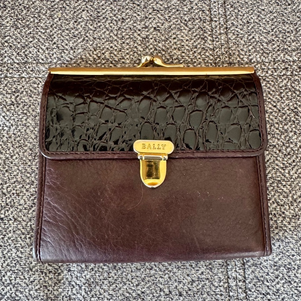 Bally Two-Tone Leather Kiss-lock Wallet - Picture 14 of 14